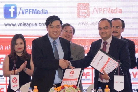 Trước thềm V-League 2016, VPF ký hợp đồng với Sportradar, kỳ vọng chống lại tiêu cực trong bóng đá Việt Nam. (Ảnh: VPF)