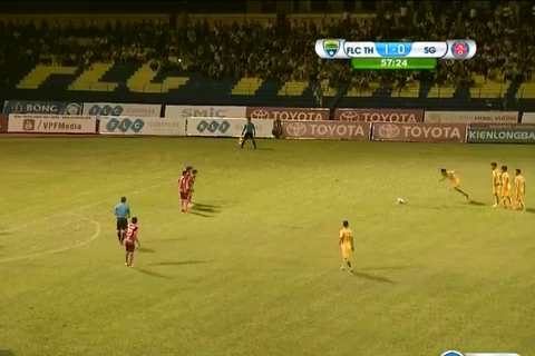 Pha dàn xếp đá phạt “vi diệu” nhất V-League của Thanh Hóa. (Ảnh chụp màn hình)