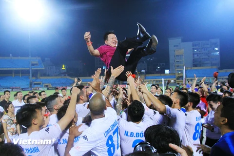 Thắng lợi 2-0 trước Thanh Hóa giúp Hà Nội T&T chính thức vô địch V-League với 50 điểm, xếp trên Hải Phòng do chêch lệch chỉ số phụ. (Ảnh: Hiếu Lương/Vietnam+)