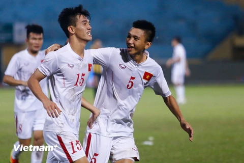Tiến Linh (15) và Văn Hậu là chủ nhân hai trong số ba bàn thắng của U19 Việt Nam ở trận này. (Ảnh: Minh Chiến/Vietnam+)
