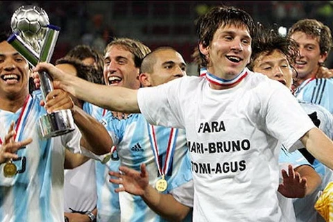 Messi (áo trắng) là một trong số những siêu sao trưởng thành từ U20 World Cup. (Ảnh: Getty)