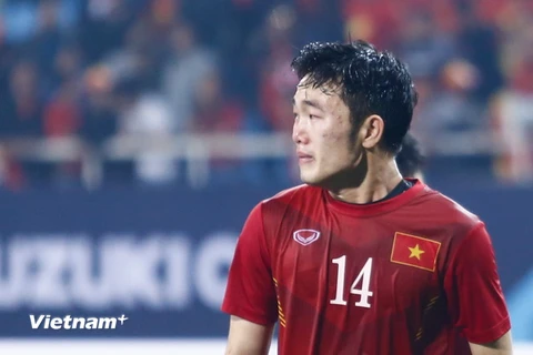 Xuân Trường khóc nức nở sau thất bại trước Indonesia ở kỳ AFF Cup đầu tiên trong sự nghiệp của anh. (Ảnh: Hiếu Lương/Vietnam+)