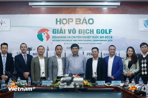 Toàn cảnh cuộc họp báo trước thềm Giải Vô địch Golf đối kháng quốc gia 2016. (Ảnh: Minh Chiến/Vietnam+)