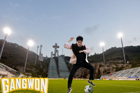 Xuân Trường trong tấm hình đăng trên trang chủ Gangwon FC. (Ảnh: Gangwon)