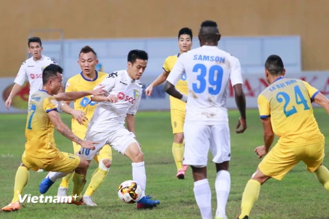 FLC Thanh Hóa phải nhận thất bại đầu tiên trong mùa giải 2017 trên sân Hàng Đẫy của Hà Nội FC. (Ảnh: Tá Hiển/Vietnam+)
