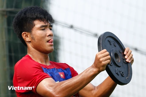 Các tuyển thủ U20 Việt Nam bước vào ngày tập luyện thứ hai tại Hà Nội. Bài tập thể lực vẫn là nội dung được ưu tiên hàng đầu. (Ảnh: Minh Chiến/Vietnam+)