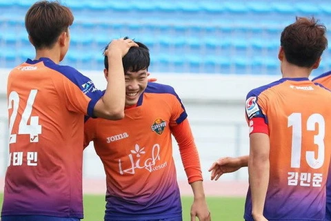 Xuân Trường đá chính 45 phút trong màu áo Gangwon FC trước Seongnam. (Ảnh: Gangwon)