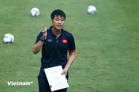 Huấn luyện viên Hữu Thắng muốn U22 Việt Nam liên kết với nhau nhiều hơn. (Ảnh: Hiếu Lương/Vietnam+)