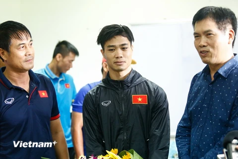 Trưởng đoàn thể thao Việt Nam Trần Đức Phấn khẳng định Tổng cục và lãnh đạo Liên đoàn sẽ cung cấp mọi nguồn lực tốt nhất cho U22 Việt Nam với mục tiêu giành huy chương vàng SEA Games. (Ảnh: Minh Chiến/Vietnam+)