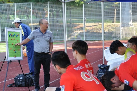 Ngay trận đầu tiên huấn luyện viên trưởng Park Hang-seo vắng mặt, đội hạng ba Hàn Quốc Changwon City đã có thắng lợi trước đối thủ Gangneung City sau 15 trận toàn thua và hòa liên tiếp.