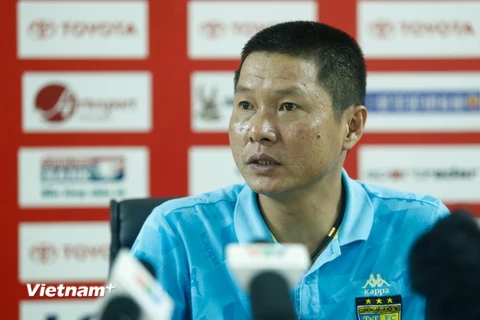 Ông Nghiêm tin rằng cuộc đua V-League sẽ vẫn rất khốc liệt trong vài vòng tới. (Ảnh: Minh Chiến/Vietnam+)