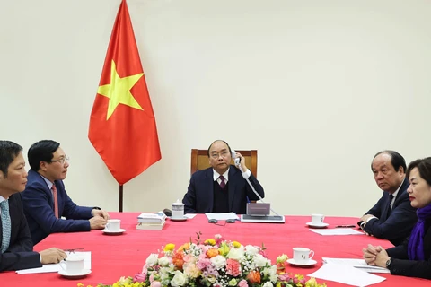 Thủ tướng Nguyễn Xuân Phúc điện đàm với Tổng thống Mỹ Donald Trump. (Ảnh: Thống Nhất/TTXVN)