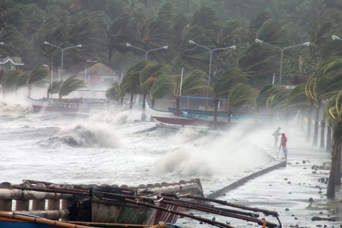 Siêu bão Haiyan tiến nhanh về phía vùng biển Việt Nam