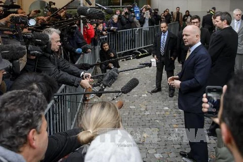 Ngoại trưởng Anh William Hague trả lời phỏng vấn tại Geneva, trước vòng đàm phán. (Nguồn: AFP/TTXVN)