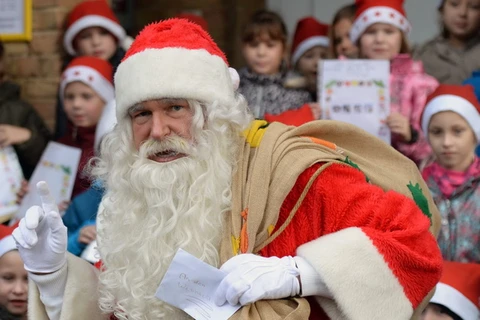 Ông già Noel Mỹ "đe dọa" vị trí của Cha Giáng sinh Đức