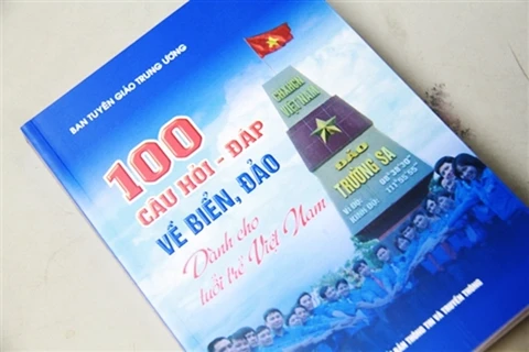 Bìa cuốn cuốn sách “100 câu hỏi-đáp về biển, đảo Việt Nam dành cho học sinh, sinh viên”