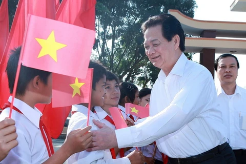 Thủ tướng tới thăm huyện Sa Thầy, tỉnh Kon Tum