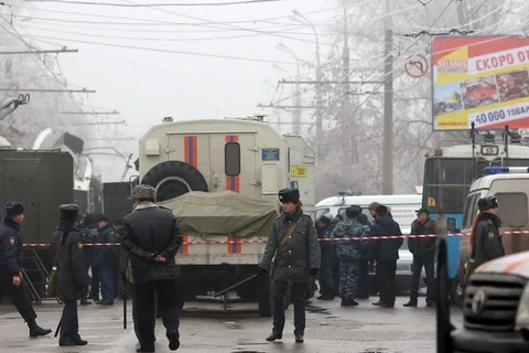 Cảnh sát phong tỏa khu vực vừa xảy ra vụ đánh bom ở Volgograd ngày 30/12. (Nguồn: THX/TTXVN)