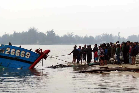 Thừa Thiên-Huế: Chìm tàu cá, 3 người chết, 1 mất tích 