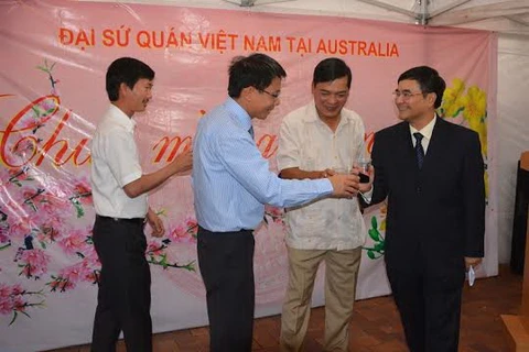 Đại sứ Hoàng Vĩnh Thành chúc Tết các cơ quan đại diện tại Australia. (Ảnh: Võ Giang/Vietnam+)