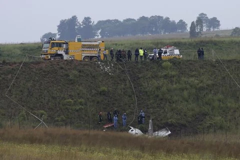 Điều tra tại hiện trường vụ rơi máy bay. (Nguồn: Reuters)
