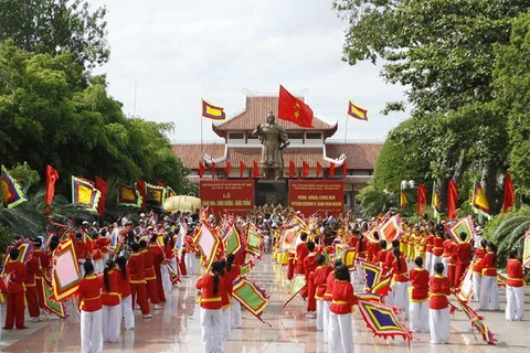 Phó Thủ tướng dự lễ dâng hương tại Bảo tàng Quang Trung