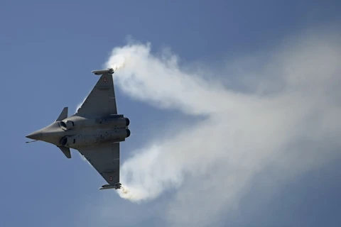 Ấn Độ hết tiền mua máy bay chiến đấu Rafale của Pháp