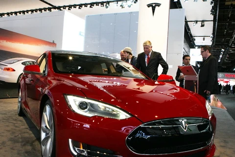 Model S được chọn là mẫu xe xứng mua nhất năm 2014