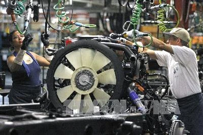 Lắp ráp xe tải tại nhà máy của GM ở Flint,bang Michigan (Mỹ). (Nguồn: AFP/TTXVN)