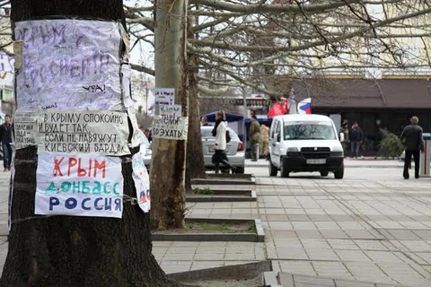 Crimea tràn ngập khẩu hiệu kêu gọi bỏ phiếu sáp nhập Nga