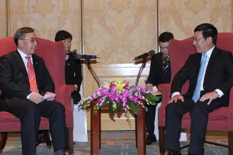 Phó Thủ tướng Phạm Bình Minh tiếp ông Hồ Xuân Hoa