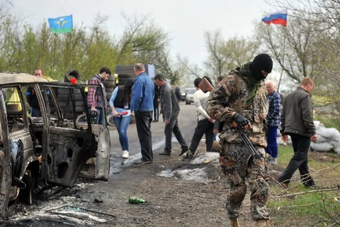 Bộ trưởng Nội vụ Ukraine thị sát miền Đông sau trận đấu súng