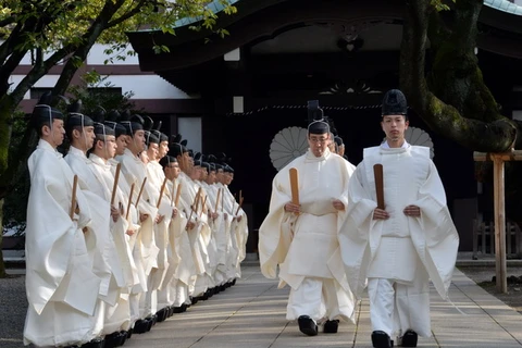 Trung Quốc chỉ trích ông Abe gửi lễ vật tới đền Yasukuni