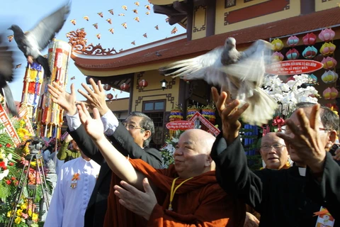 Phó Thủ tướng kiểm tra công tác chuẩn bị Đại lễ Phật đản