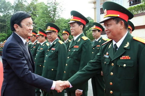  Chủ tịch nước Trương Tấn Sang làm việc tại Quân khu 7