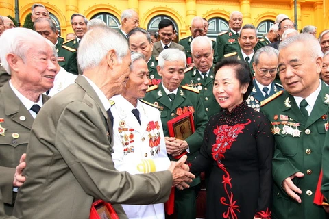 Phó Chủ tịch nước tiếp đoàn cựu chiến binh Điện Biên
