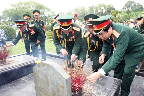 Quân ủy TW, Bộ Quốc phòng dâng hương ở nghĩa trang Điện Biên