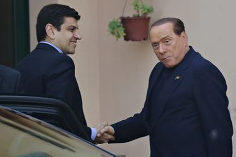 Ông Berlusconi tới trại dưỡng lão. (Nguồn: AFP/TTXVN)
