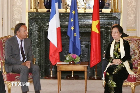 Phó Chủ tịch nước gặp Chủ tịch Thượng viện và Ngoại trưởng Pháp