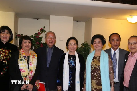 Phó Chủ tịch nước gặp gỡ cộng đồng người Việt Nam tại Pháp