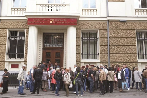 Hai ngân hàng sụp đổ, Bulgaria chuẩn bị giải tán quốc hội