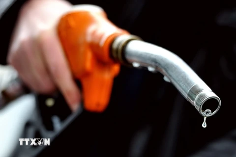 Giá dầu đi xuống do Libya bắt đầu tăng xuất khẩu dầu kéo
