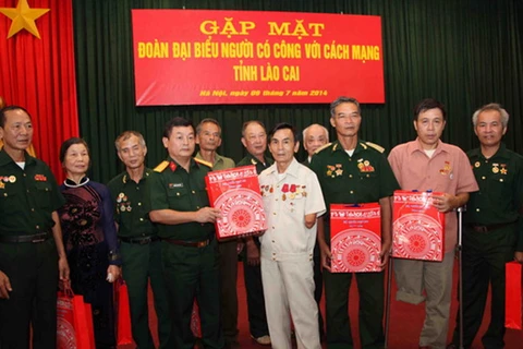 Bộ Quốc phòng gặp mặt người có công với cách mạng tỉnh Lào Cai