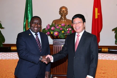 Phó Thủ tướng Phạm Bình Minh tiếp Bộ trưởng Ngoại giao Zambia