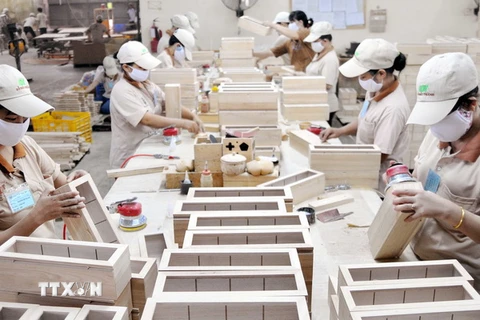Doanh nghiệp sản xuất đồ gỗ Việt đang bị “thua trên sân nhà”