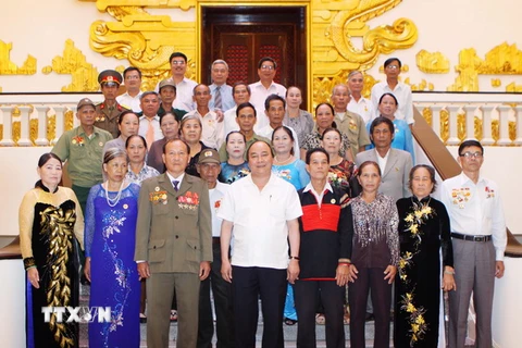 Phó Thủ tướng tiếp đoàn Hội người tù yêu nước tỉnh Đắk Lắk