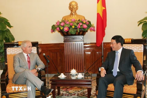 Phó Thủ tướng Phạm Bình Minh tiếp thượng nghị sỹ Bob Corker
