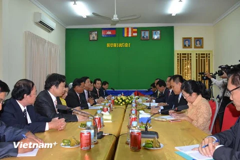 Đoàn Ủy ban Dân tộc Việt Nam thăm và làm việc tại Campuchia