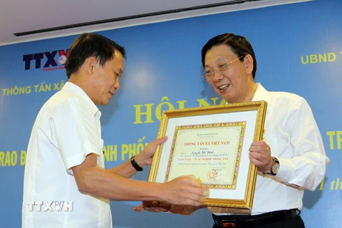 UBND thành phố Hà Nội và TTXVN tăng cường phối hợp công tác