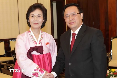 Ông Hoàng Bình Quân tiếp đoàn đại biểu Hội Phụ nữ Dân chủ Triều Tiên